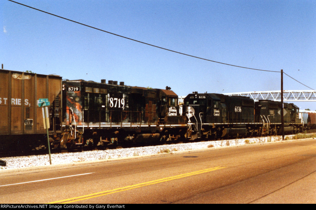 IC GP11 #8719 - Illinois Central